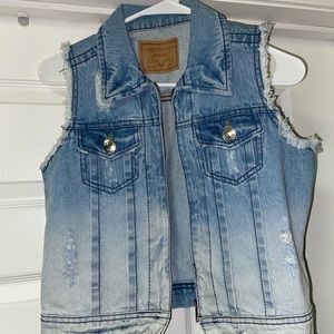super cute sleeveless jean jacket!